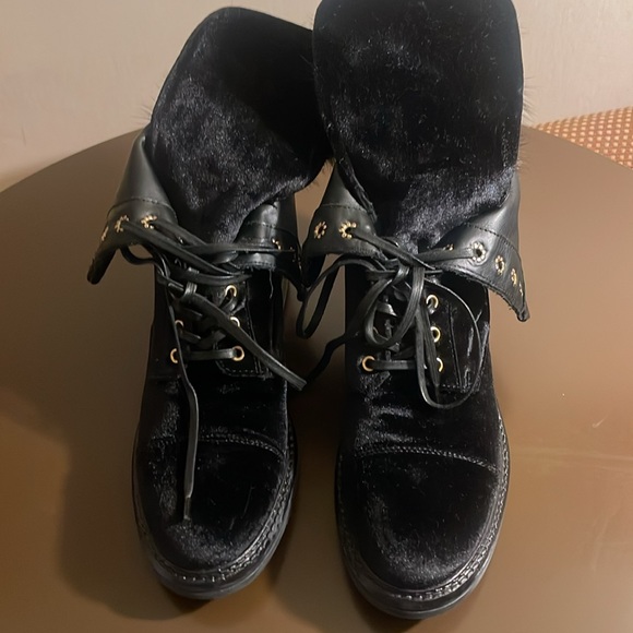 POKEMAOKE Velvet and Leather W/ Rabbit Fur Pearl Embellishing Boots Size 38/ 7.5 - Picture 8 of 11